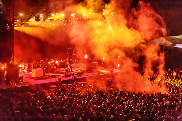 Noel Gallacher crowd